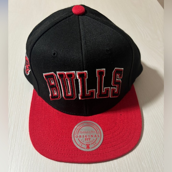 Chicago Bulls Men's Sweatshirt M, Sweatpants S & 2 Hats - Picture 4 of 8